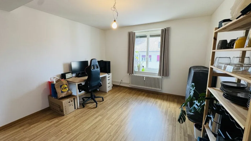 Appartamento di 3 locali di nuovo valore al 4° piano senza ascensore e senza balcone - con lavatrice e asciugatrice private