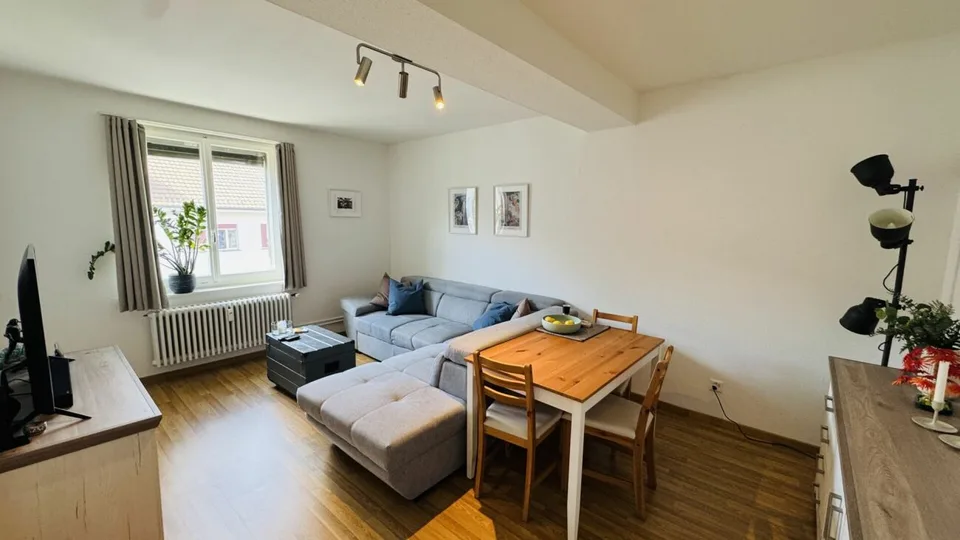 Appartamento di 3 locali di nuovo valore al 4° piano senza ascensore e senza balcone - con lavatrice e asciugatrice private