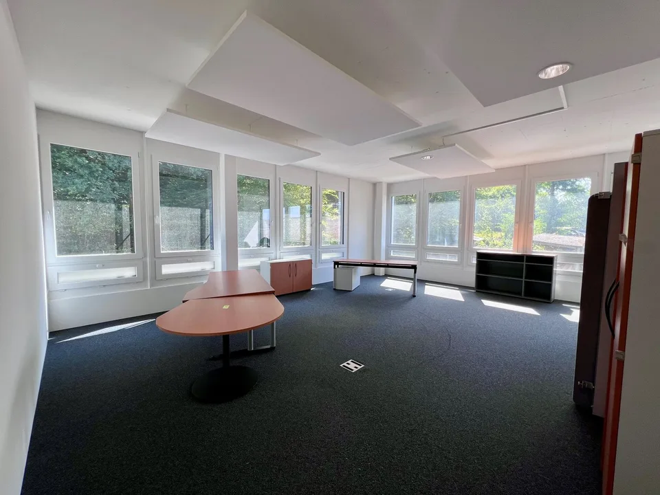 Helles Büro (52 m²) zu vermieten in Dättwil AG – modern, barrierefrei & bestens erschlossen