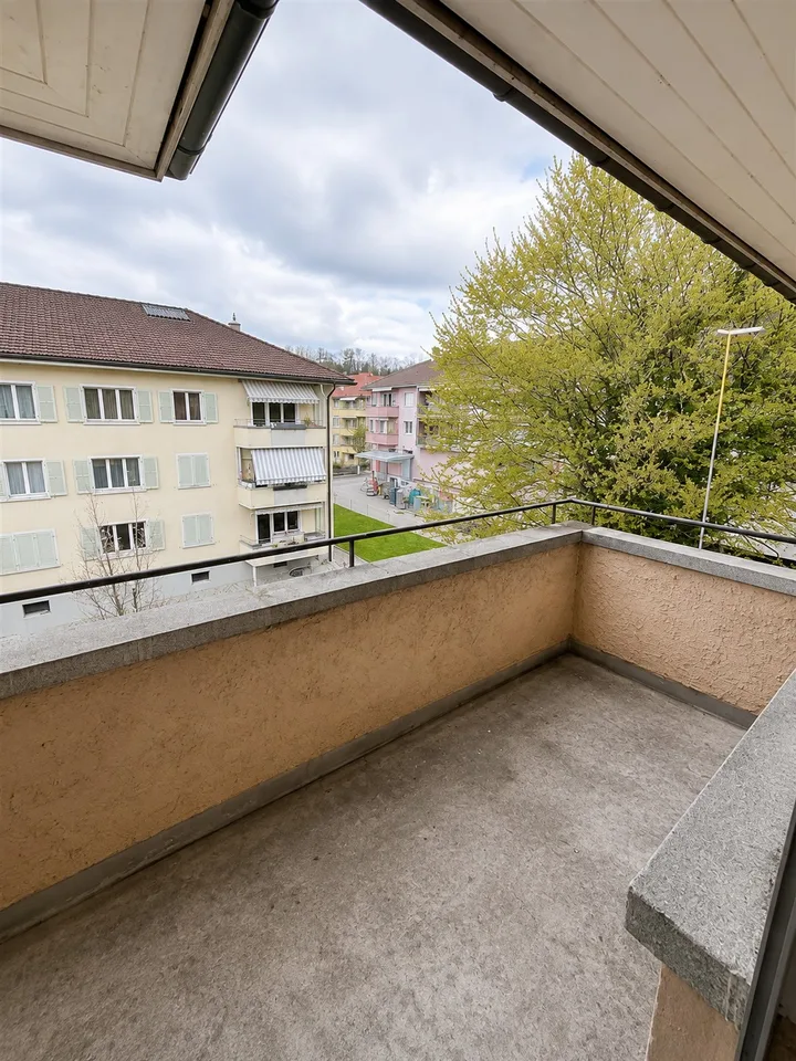 Appartamento di 4 camere direttamente sul lago di Thun, limitato fino al 30.09.2027
