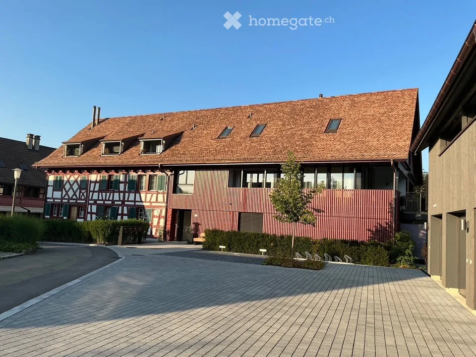 Charmante 3.5-Zimmer-Dachwohnung in renoviertem Bauernhaus in Flaach per 1. Oktober '26