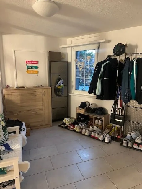 Charmant appartement en duplex de 3,5 pièces à Volketswil, limité jusqu'au 01.10.2026 au 30.09.2027