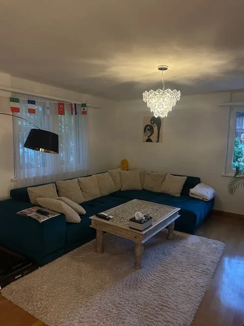 Charmant appartement en duplex de 3,5 pièces à Volketswil, limité jusqu'au 01.10.2026 au 30.09.2027