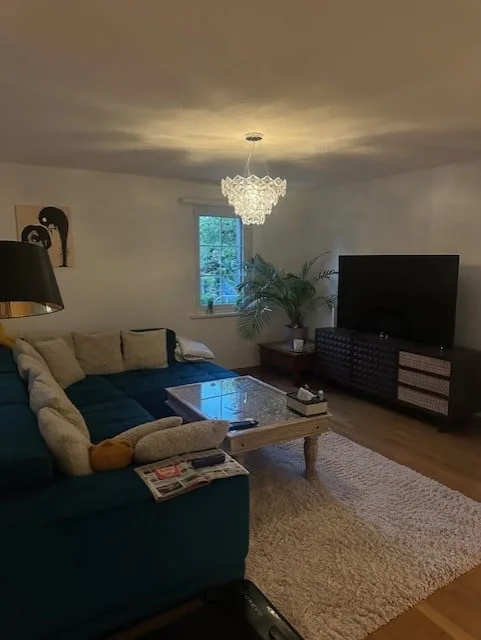 Charmant appartement en duplex de 3,5 pièces à Volketswil, limité jusqu'au 01.10.2026 au 30.09.2027