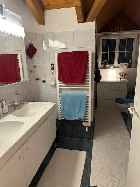 Charmant appartement en duplex de 3,5 pièces à Volketswil, limité jusqu'au 01.10.2026 au 30.09.2027