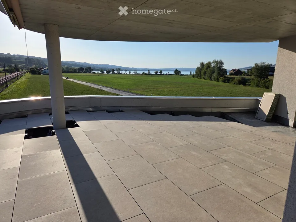Appartement attique moderne 4.5 pièces à Sempach Station – Nouveau bâtiment à partir d'octobre 2026