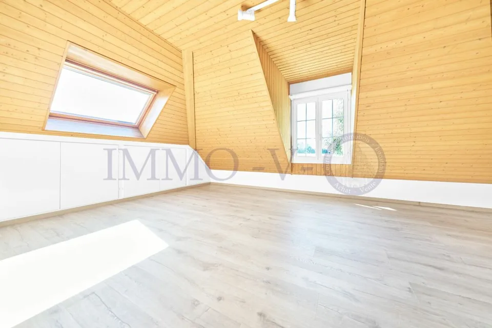 SPACIOUS HIGH-QUALITY VILLA WITH LARGE GARDEN AND SWIMMING POOL