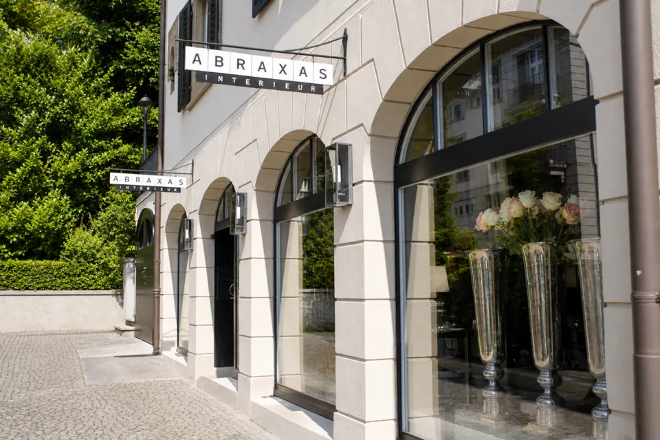 Bureau représentatif avec showroom dans un excellent emplacement près de Klusplatz