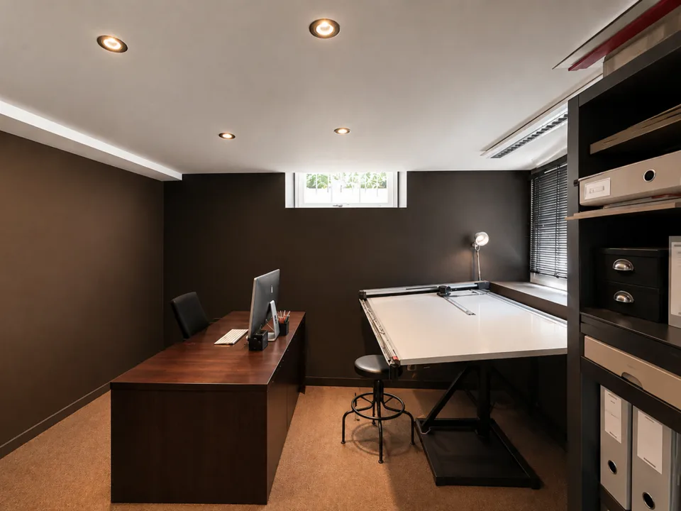 Bureau représentatif avec showroom dans un excellent emplacement près de Klusplatz