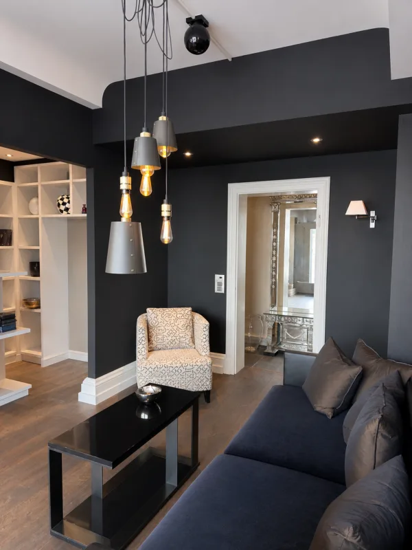 Bureau représentatif avec showroom dans un excellent emplacement près de Klusplatz