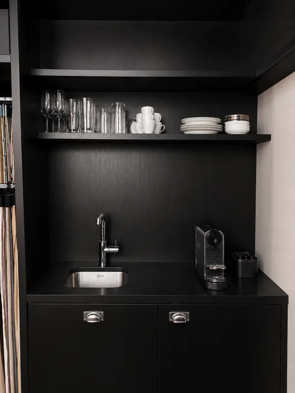 Bureau représentatif avec showroom dans un excellent emplacement près de Klusplatz