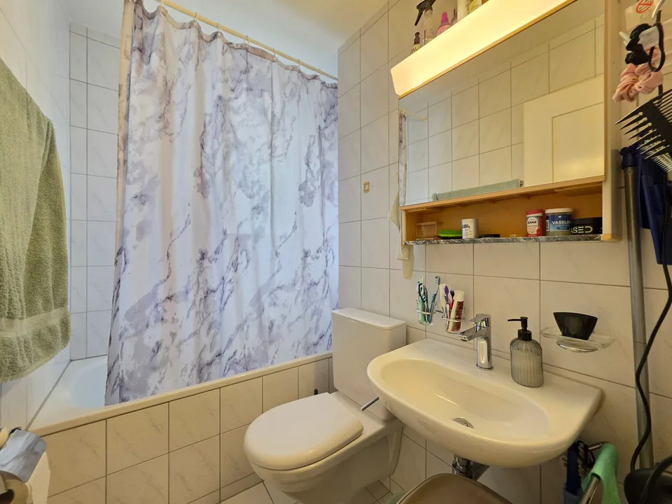 Cozy 3.5-room apartment with lovely charm and balcony!
