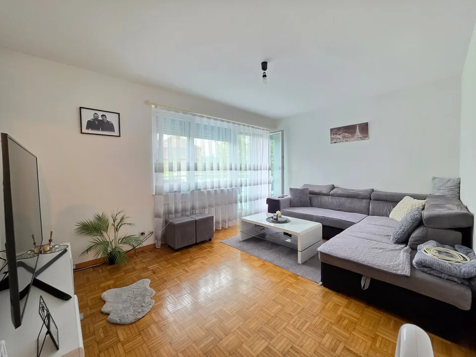 Cozy 3.5-room apartment with lovely charm and balcony!