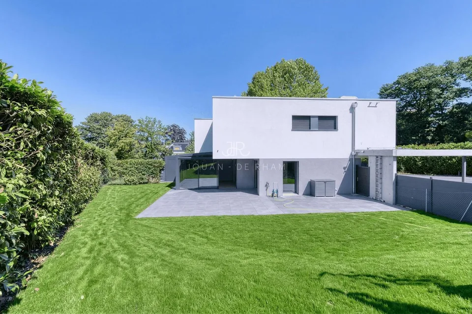 Bellissima villa moderna vicino al lago