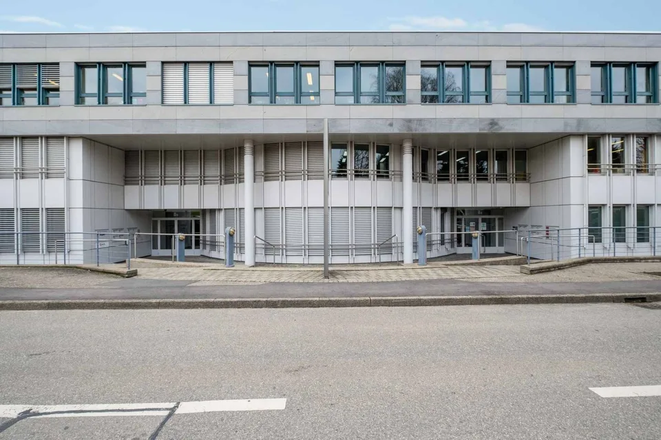Bureaux de 266m2 lumineux à proximité de l'aéroport et de la Place des Nations