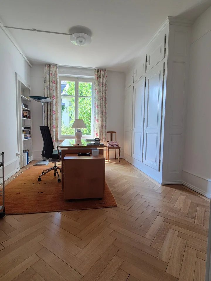 Appartamento di 6 locali in un edificio storico elegante nel popolare quartiere di Kirchenfeld