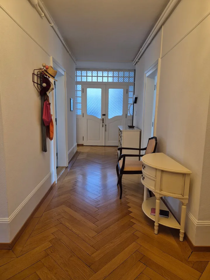 Appartamento di 6 locali in un edificio storico elegante nel popolare quartiere di Kirchenfeld