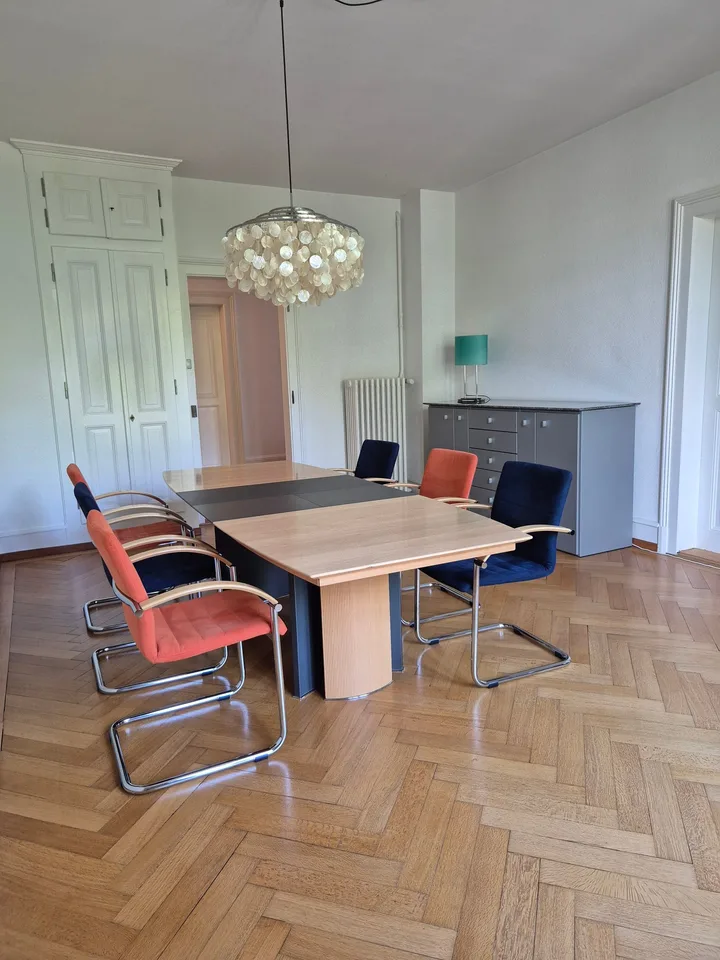 Appartamento di 6 locali in un edificio storico elegante nel popolare quartiere di Kirchenfeld