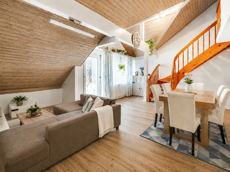 Lichtdurchflutete 4.5-Zimmer-Attika-Maisonette mit Tiefgaragenplatz, St. Gallen