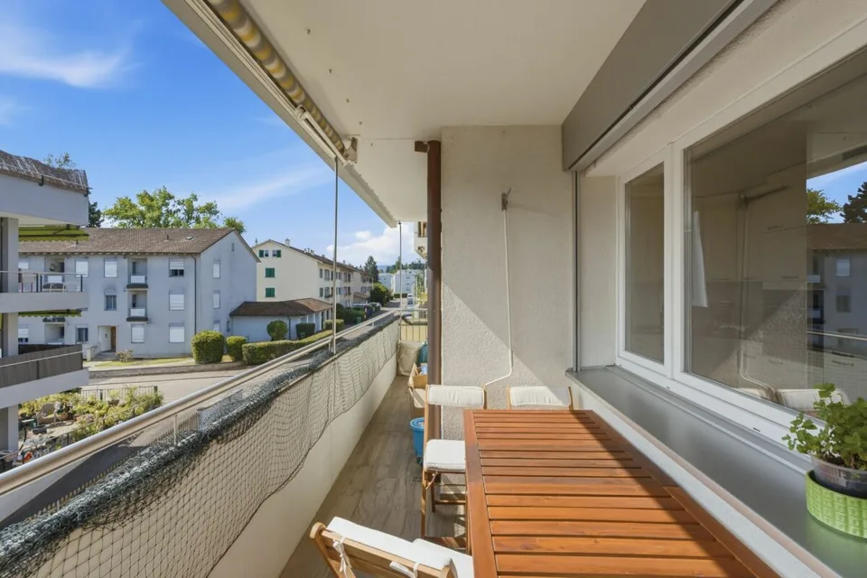Lichtdurchflutete 4.5 Z' Maisonette WHG mit zwei Balkonen und einer Garagenbox
