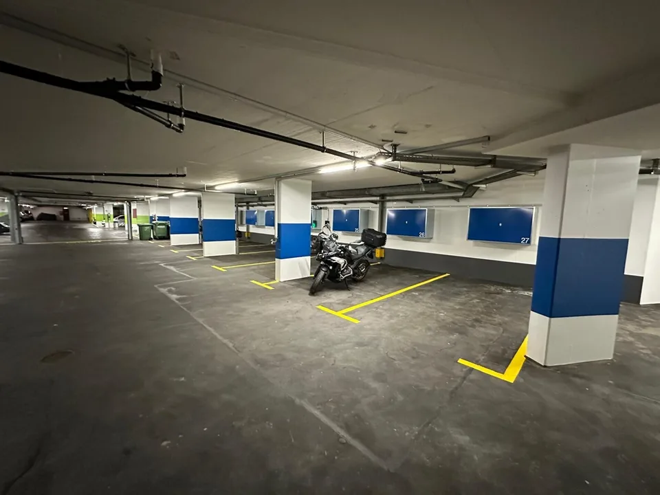 Parcheggi in garage sotterraneo direttamente alla stazione di Adliswil