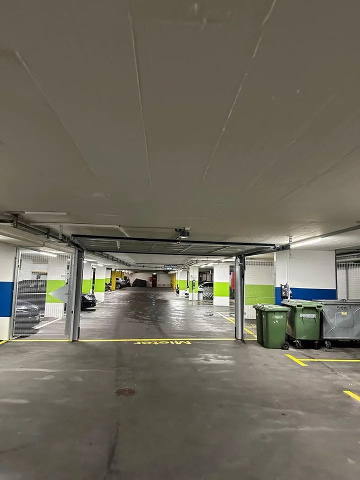 Parcheggi in garage sotterraneo direttamente alla stazione di Adliswil