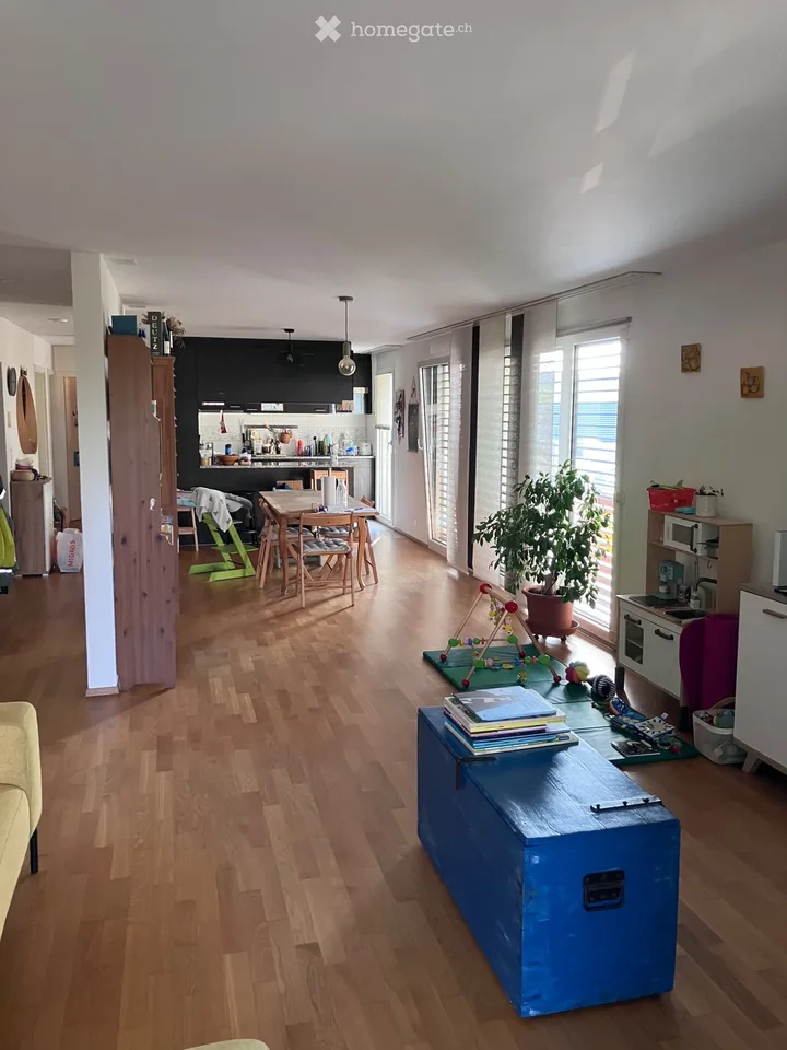 Schönes Apartment 4,5 im Erdgeschoss in einem familiären Viertel