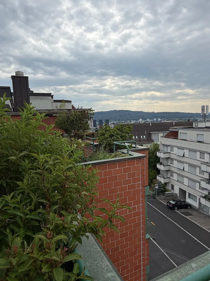 Appartamento mansardato esclusivo con accesso diretto in ascensore e terrazza sul tetto da sogno