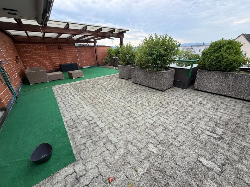 Appartamento mansardato esclusivo con accesso diretto in ascensore e terrazza sul tetto da sogno