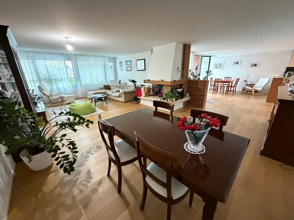 Appartamento mansardato esclusivo con accesso diretto in ascensore e terrazza sul tetto da sogno