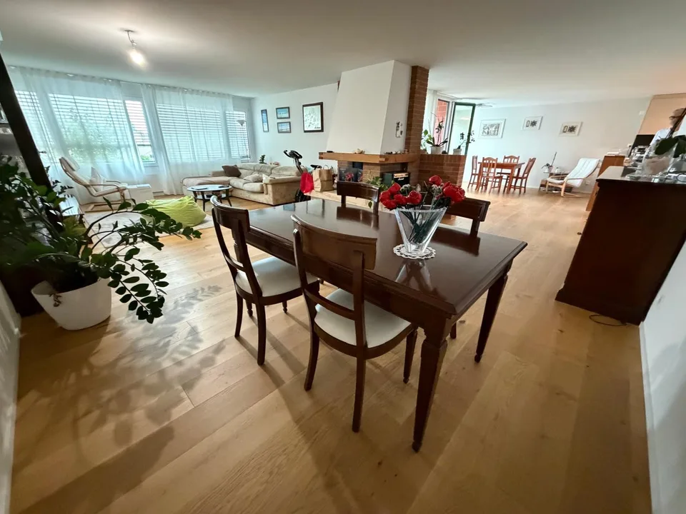 Appartamento mansardato esclusivo con accesso diretto in ascensore e terrazza sul tetto da sogno