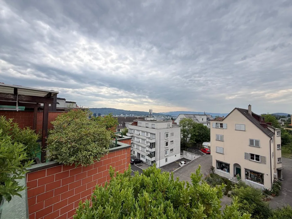 Appartamento mansardato esclusivo con accesso diretto in ascensore e terrazza sul tetto da sogno