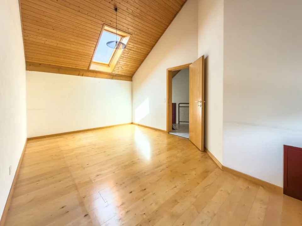 Maison mitoyenne charmante et spacieuse dans un emplacement bien entretenu