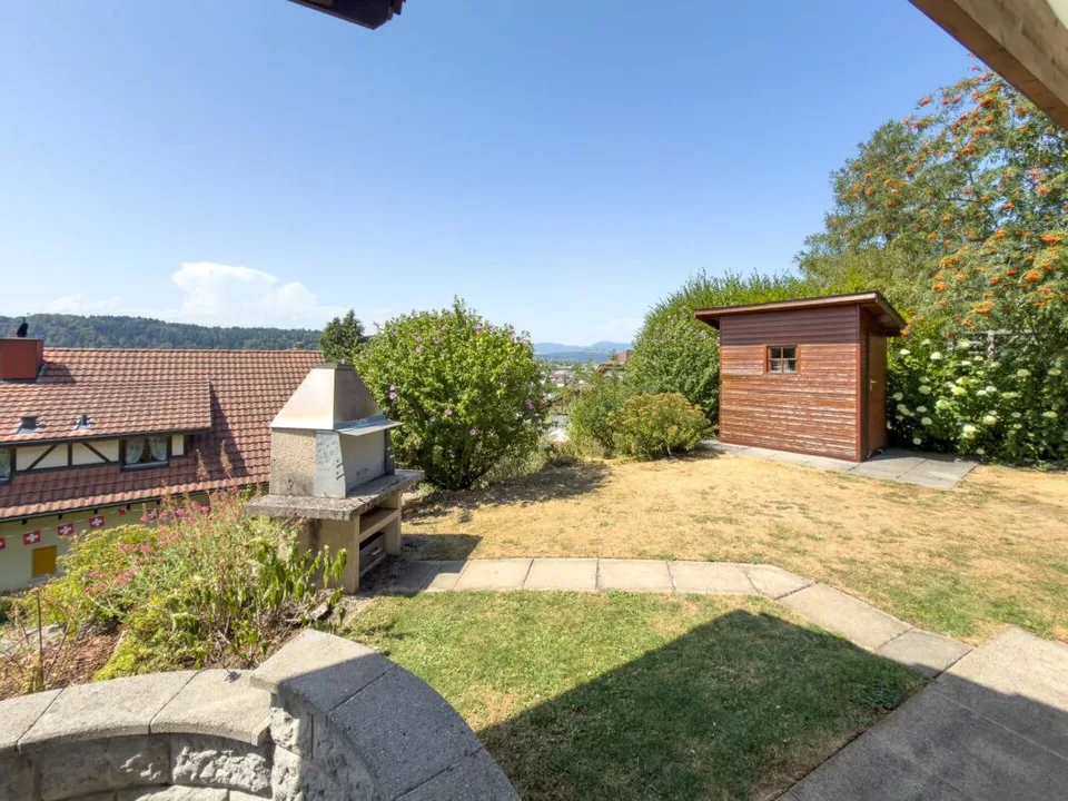 Maison mitoyenne charmante et spacieuse dans un emplacement bien entretenu