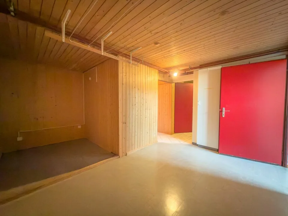Maison mitoyenne charmante et spacieuse dans un emplacement bien entretenu