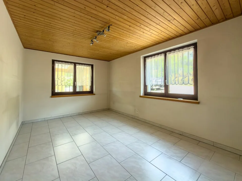 Maison mitoyenne charmante et spacieuse dans un emplacement bien entretenu