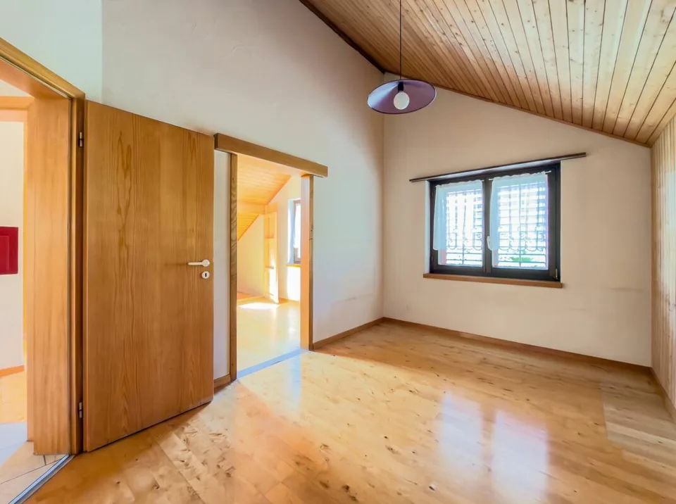 Maison mitoyenne charmante et spacieuse dans un emplacement bien entretenu