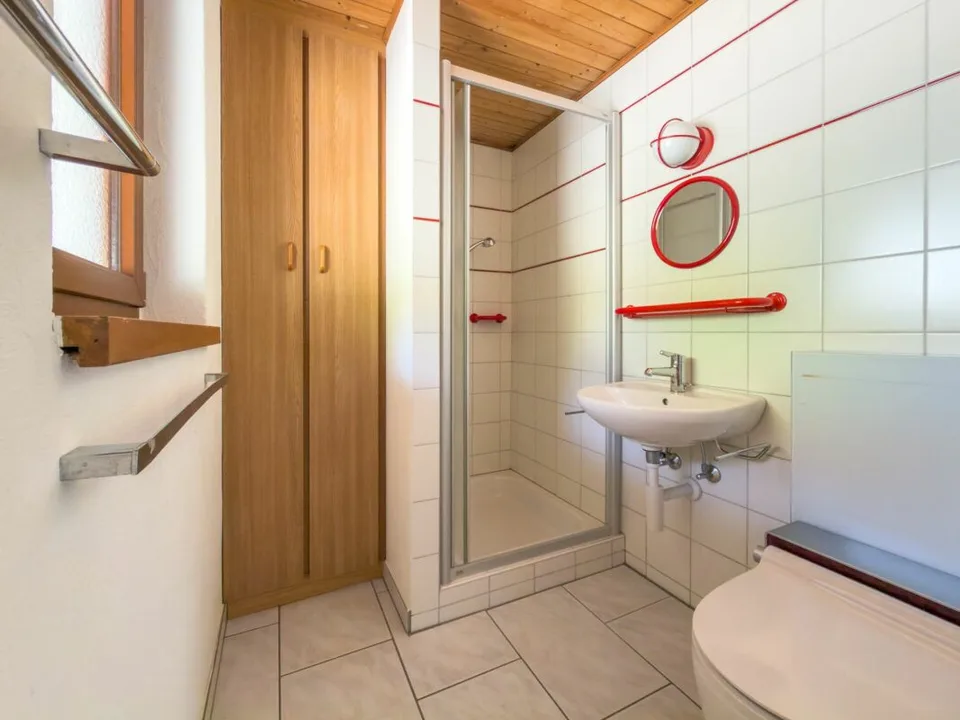 Maison mitoyenne charmante et spacieuse dans un emplacement bien entretenu