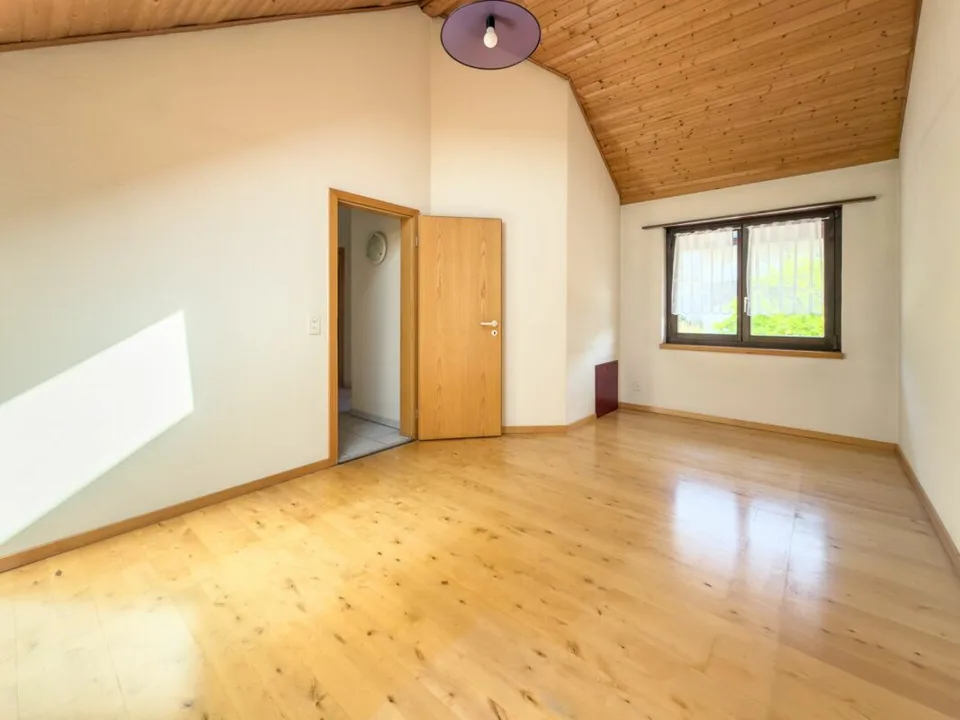Maison mitoyenne charmante et spacieuse dans un emplacement bien entretenu