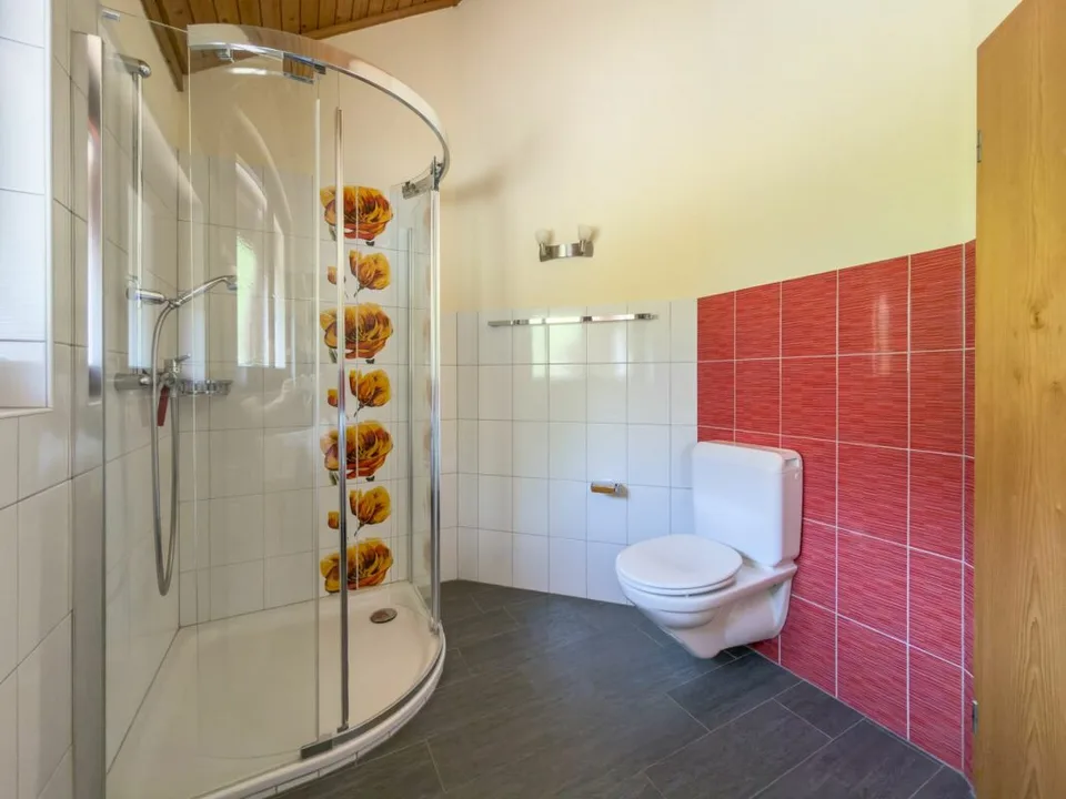 Maison mitoyenne charmante et spacieuse dans un emplacement bien entretenu