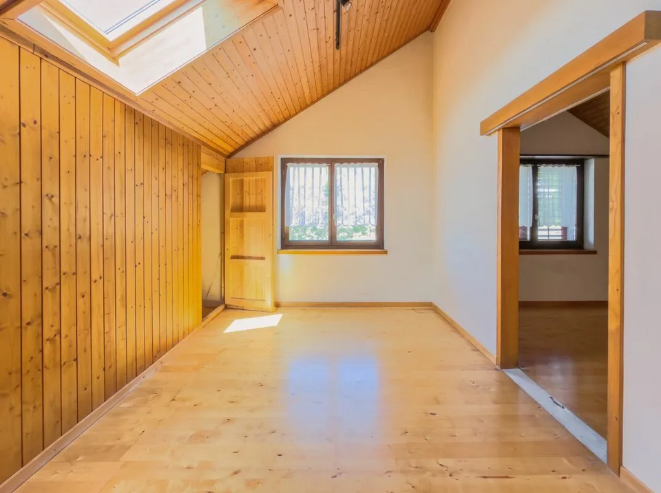 Maison mitoyenne charmante et spacieuse dans un emplacement bien entretenu