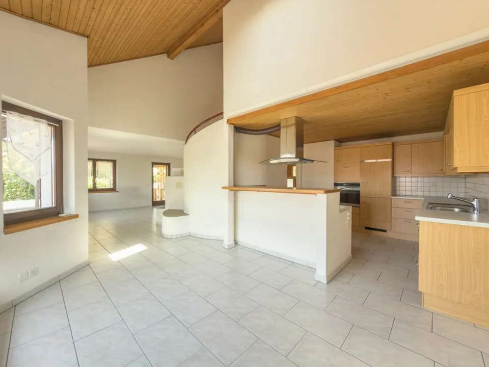 Maison mitoyenne charmante et spacieuse dans un emplacement bien entretenu