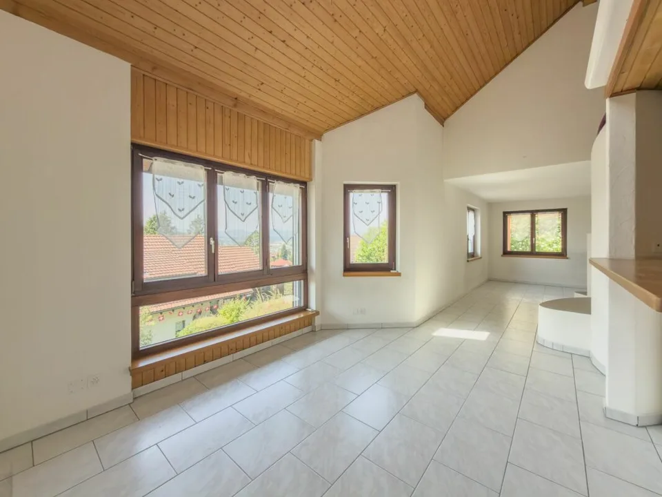 Maison mitoyenne charmante et spacieuse dans un emplacement bien entretenu