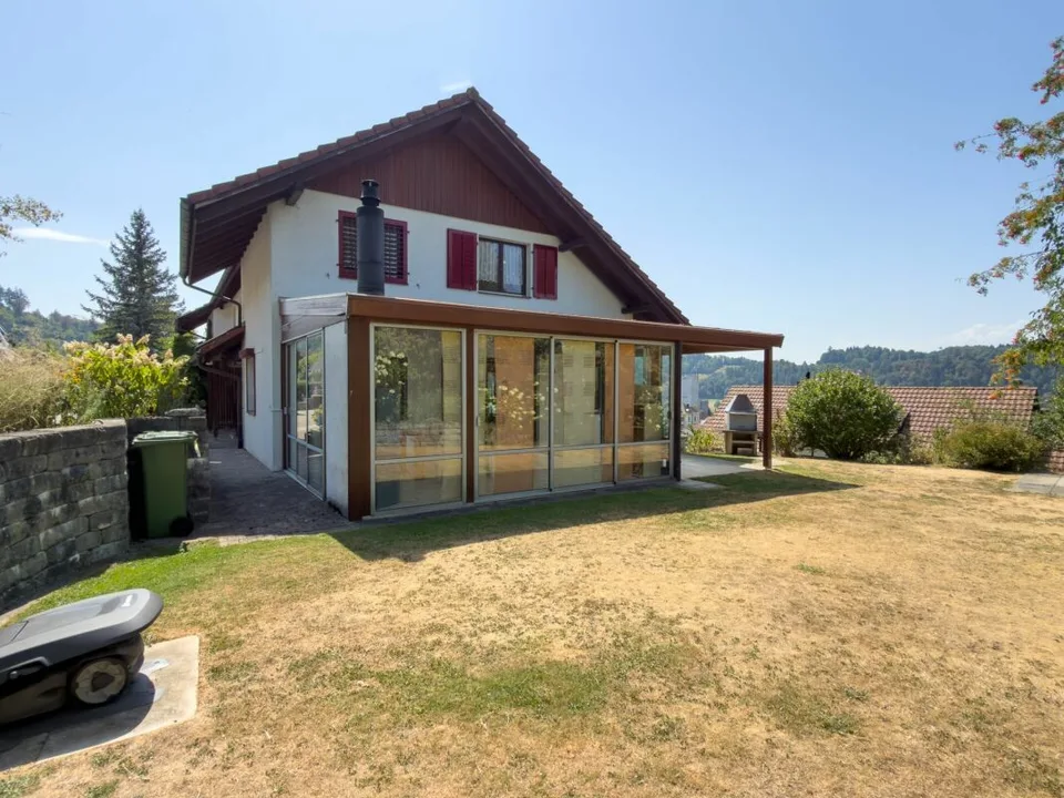 Maison mitoyenne charmante et spacieuse dans un emplacement bien entretenu