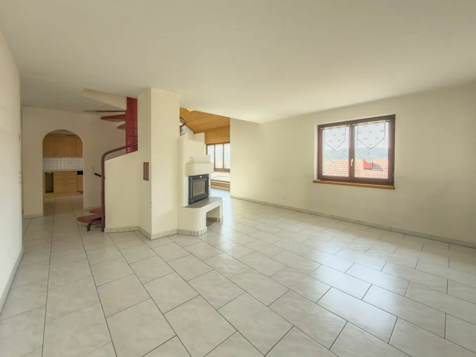 Maison mitoyenne charmante et spacieuse dans un emplacement bien entretenu