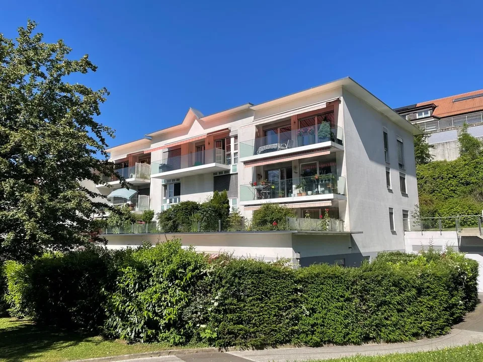 Für Investoren: 5,5-Zimmer-Wohnung in einem sehr ruhigen Viertel mit schönem Blick