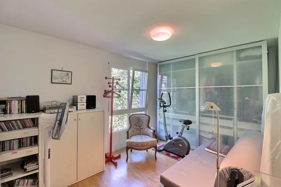 Für Investoren: 5,5-Zimmer-Wohnung in einem sehr ruhigen Viertel mit schönem Blick