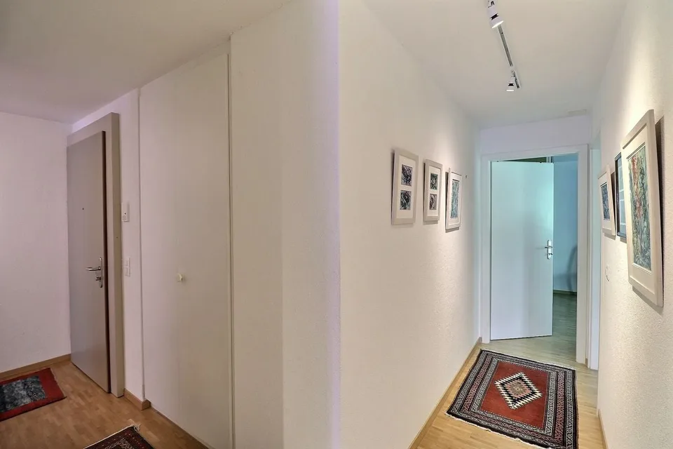 Für Investoren: 5,5-Zimmer-Wohnung in einem sehr ruhigen Viertel mit schönem Blick