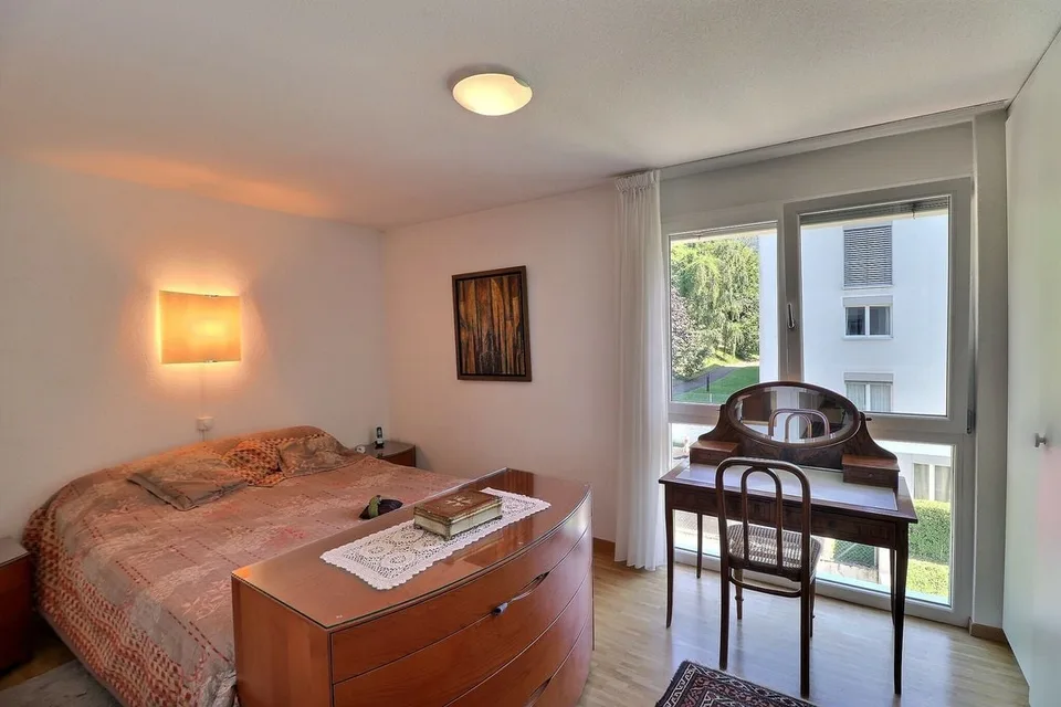 Für Investoren: 5,5-Zimmer-Wohnung in einem sehr ruhigen Viertel mit schönem Blick