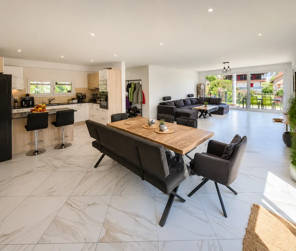 Elegante villa individuale di 5.5 locali in un quartiere residenziale